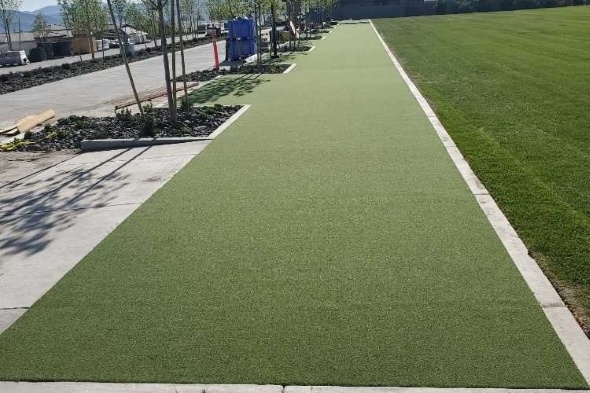 Kennewick Outdoor tee line consisting of one continuous green synthetic grass strip surrounded by trees